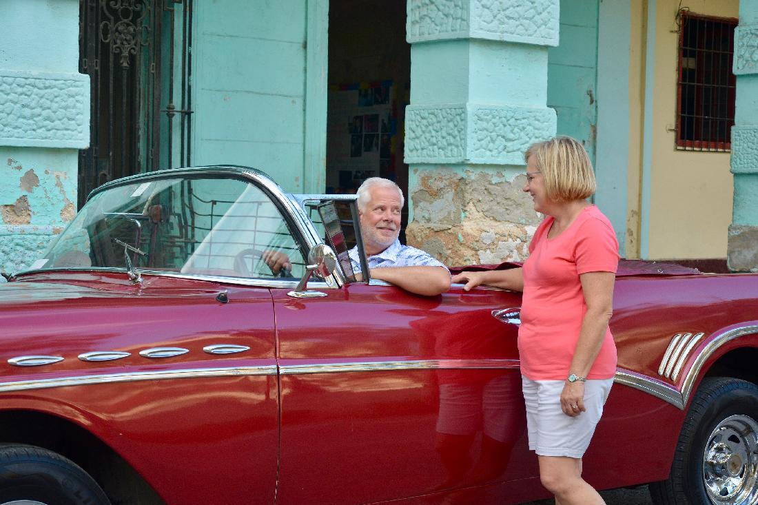 Rick and Sheryl in Centro Habana (photographed by Yosel Vazquez)