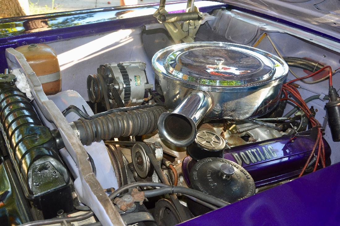 Well Kept Engine of Pontiac Chieftain (photographed by Yosel Vazquez)