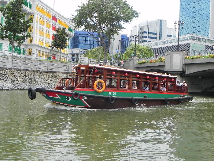 Bumboat Cruising along the Singapore River