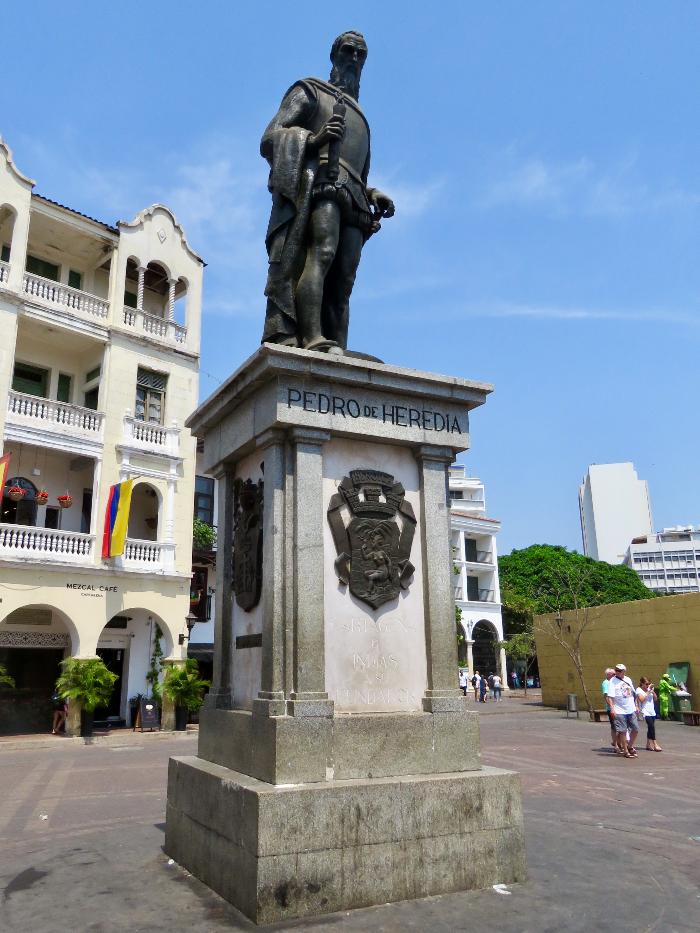 Statue of Pedro de Heredia in Plaza de los Coches