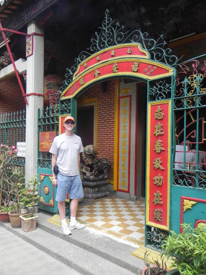 Entrance to Phuoc An Hoi Quan Pagoda