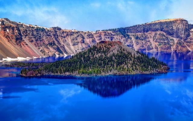 Sunny Day at Crater Lake is Inspiring