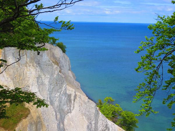 Peering Down Over the Cliffs of Mons Klint