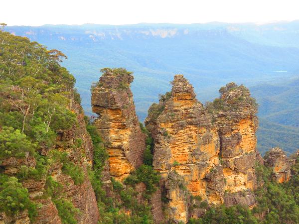 See the Three Sisters in the Australia Blue Mountains National Park