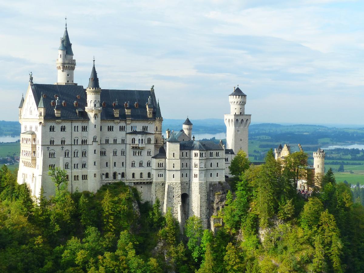 One Day Itinerary to Neuschwanstein Castle and Linderhof Palace