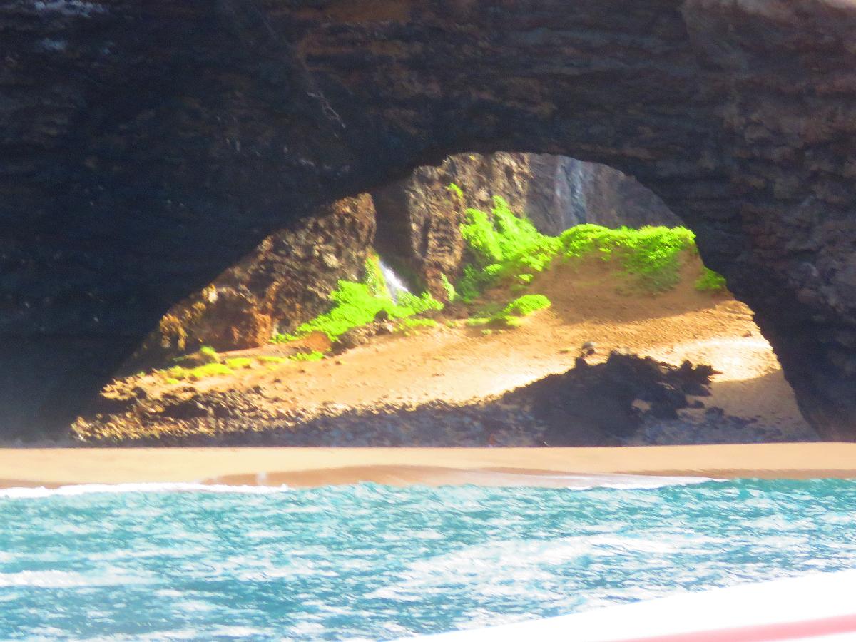A Majestic Experience at the Napali Coast Sea Cave and Arch