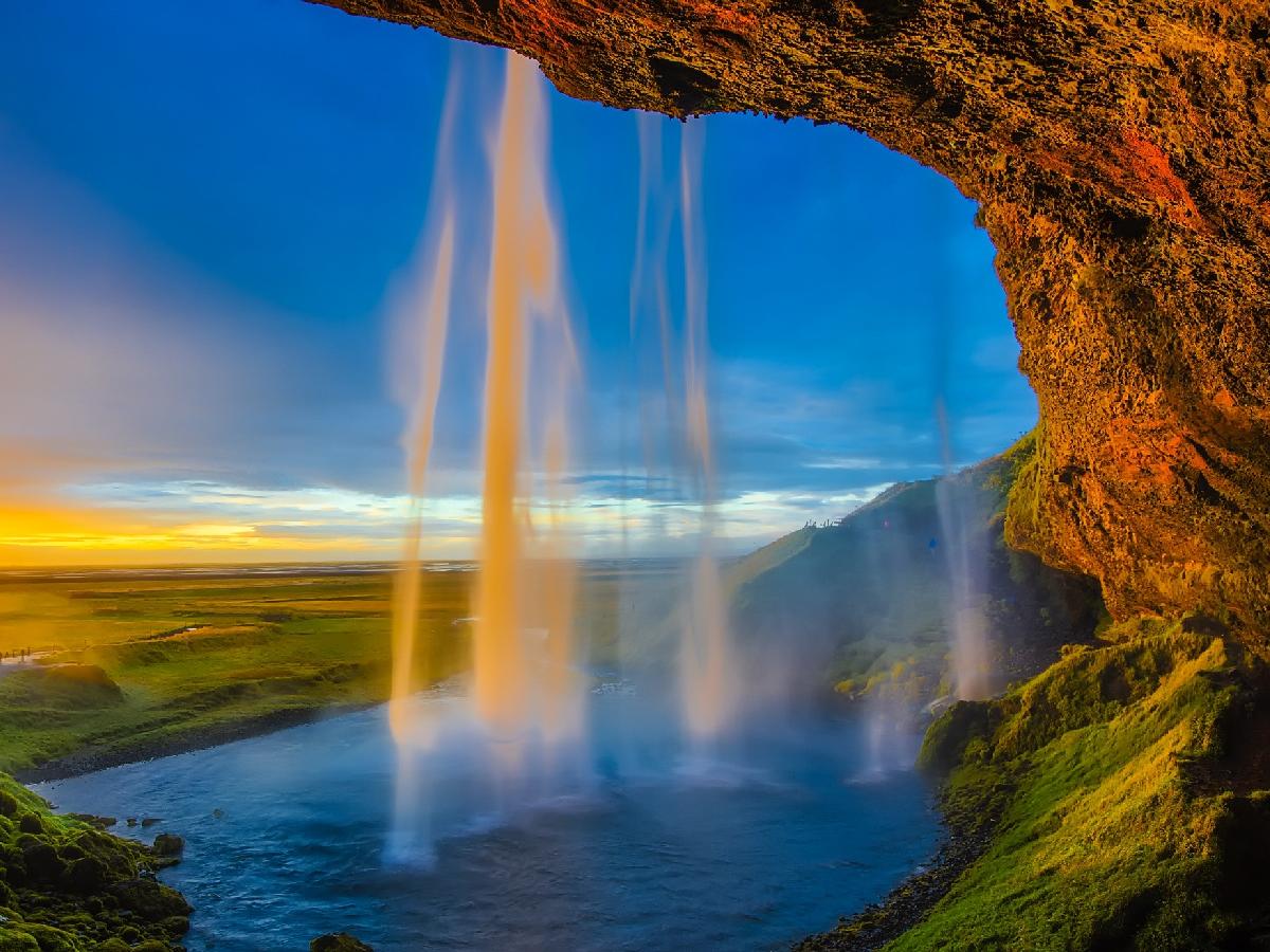 Plan An Amazing Road Trip in Iceland