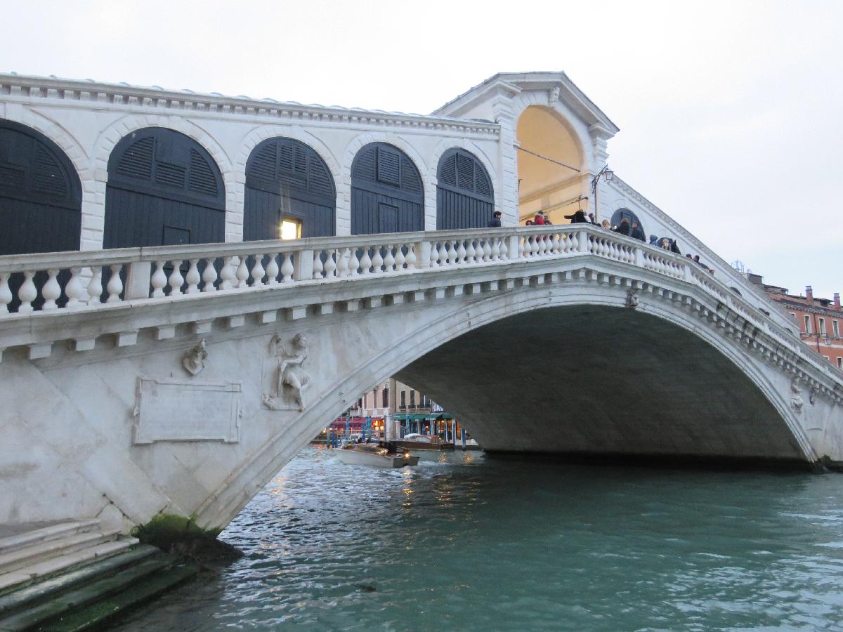 Romantic Walk Across the Rialto Bridge