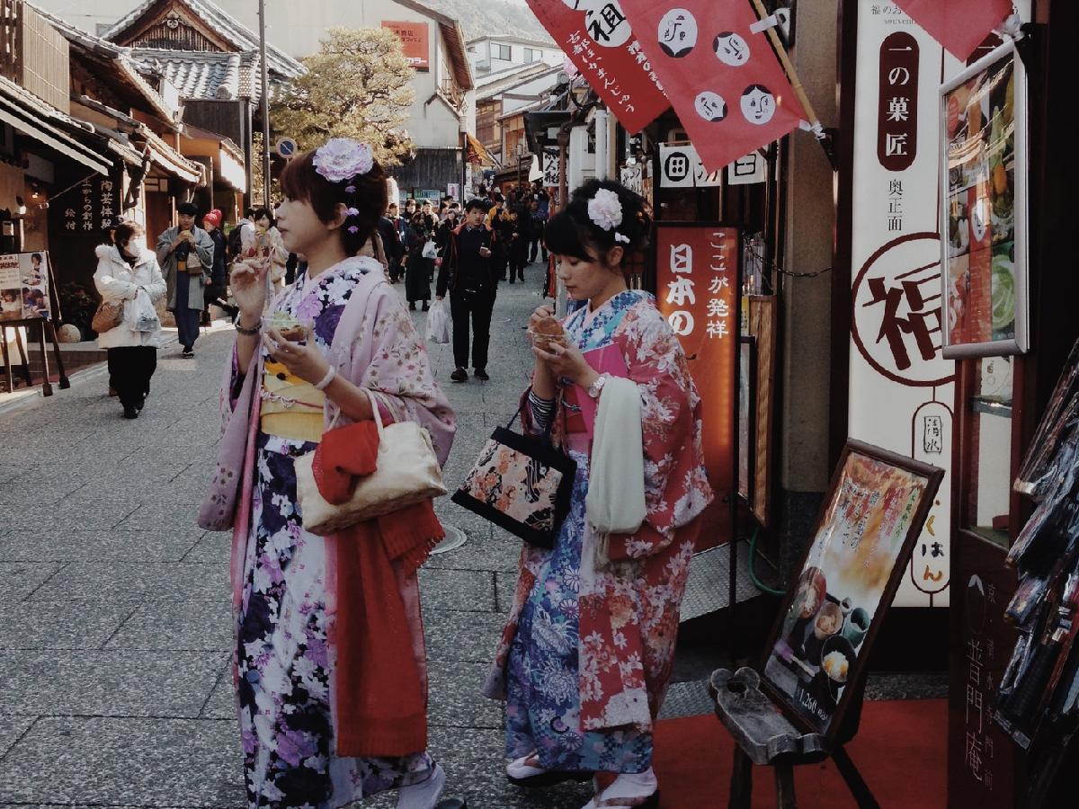 Experience the Liveliest Japan During an Annual Festival