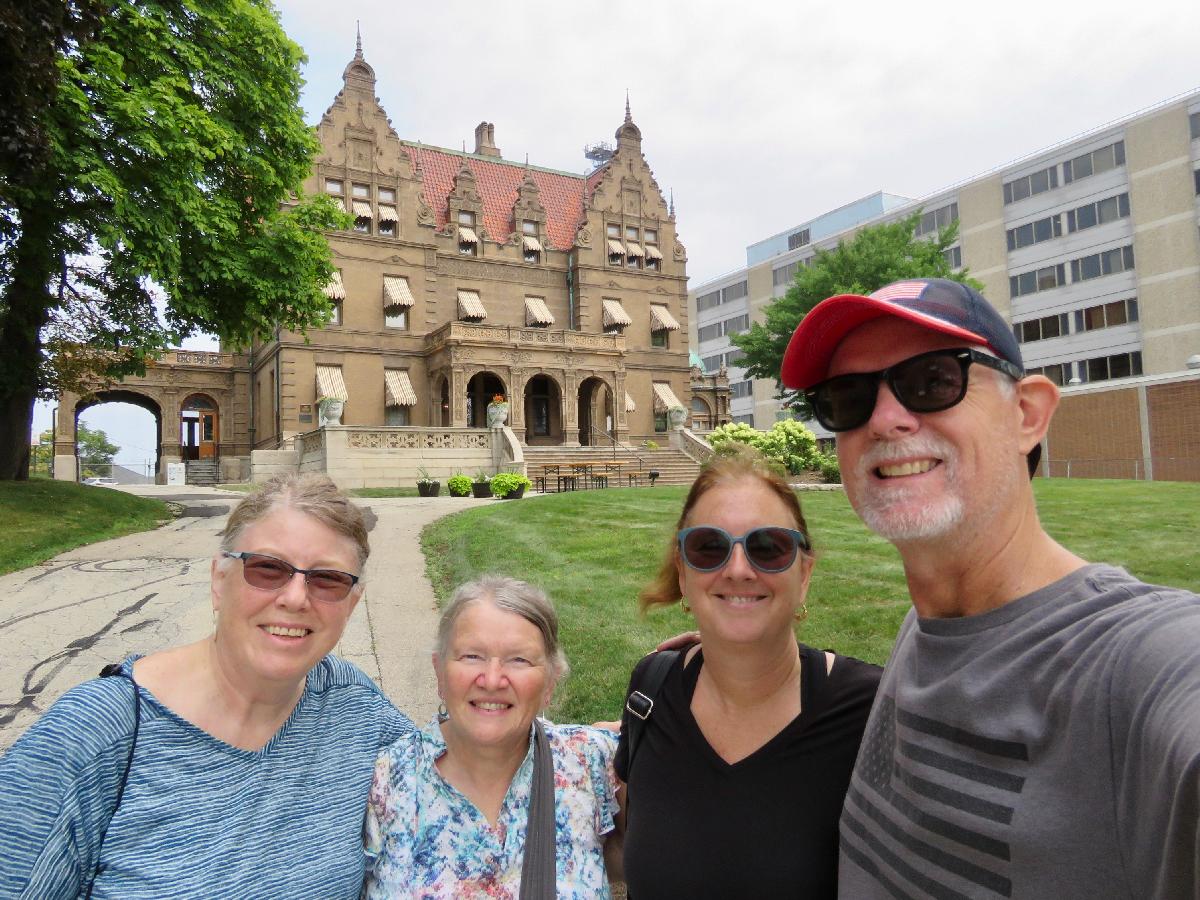 A Tour of the Pabst Mansion Deserves a Blue Ribbon 