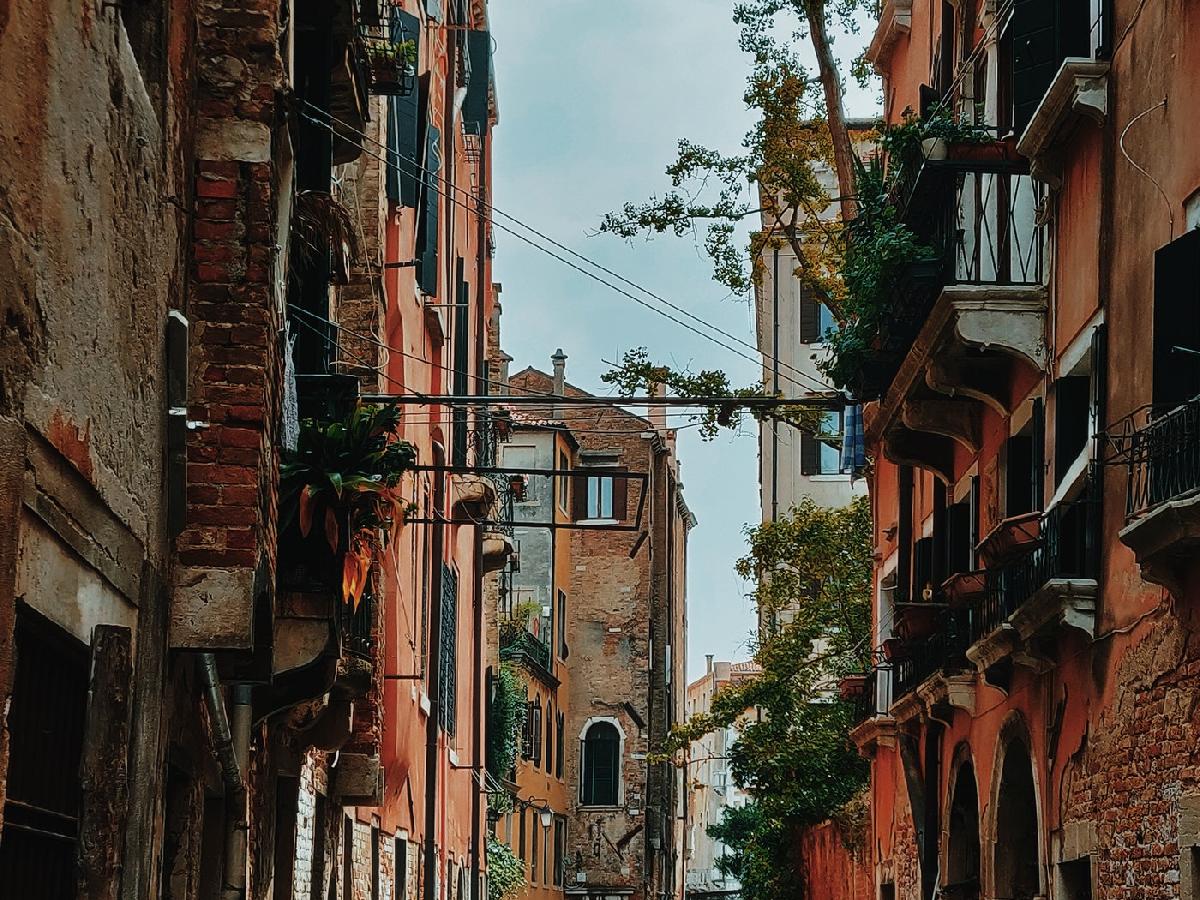 Explore Comacchio: Italy's Little Venice