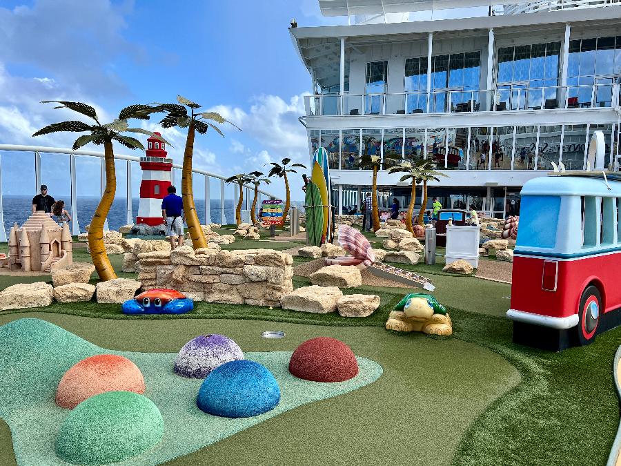 Mini Golf on Symphony of the Seas