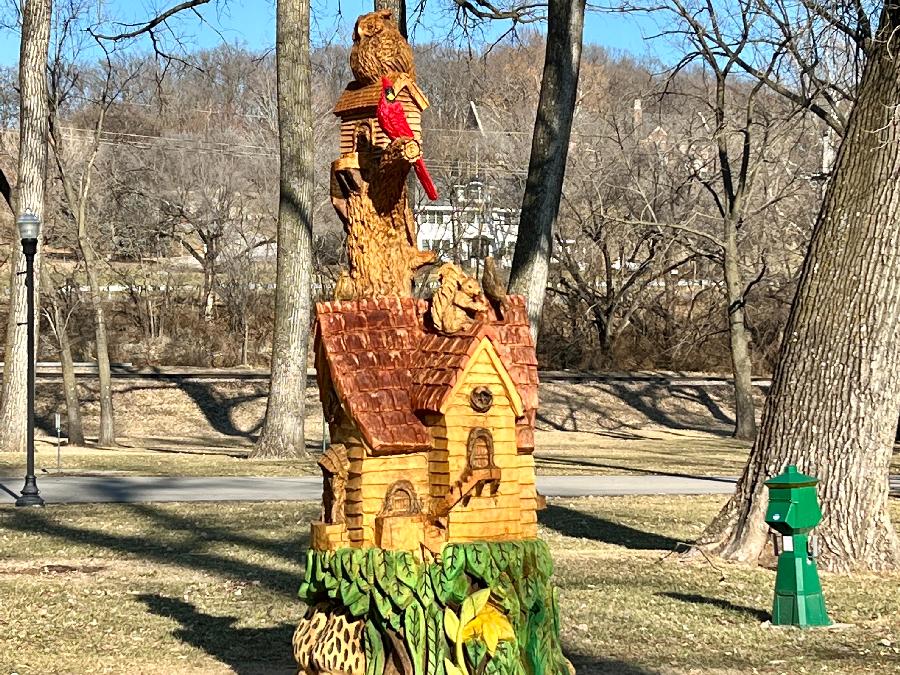 Amazing Animals Carved with Chainsaw in Parkville