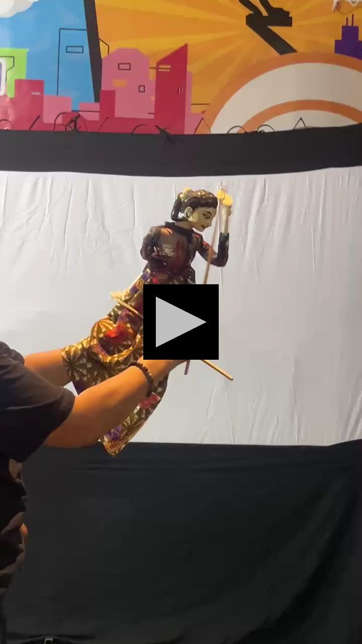Master Puppeteer in Action at Wayang Studio