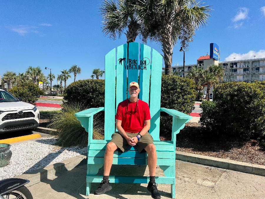 Feeling Small at Bikini Beach!