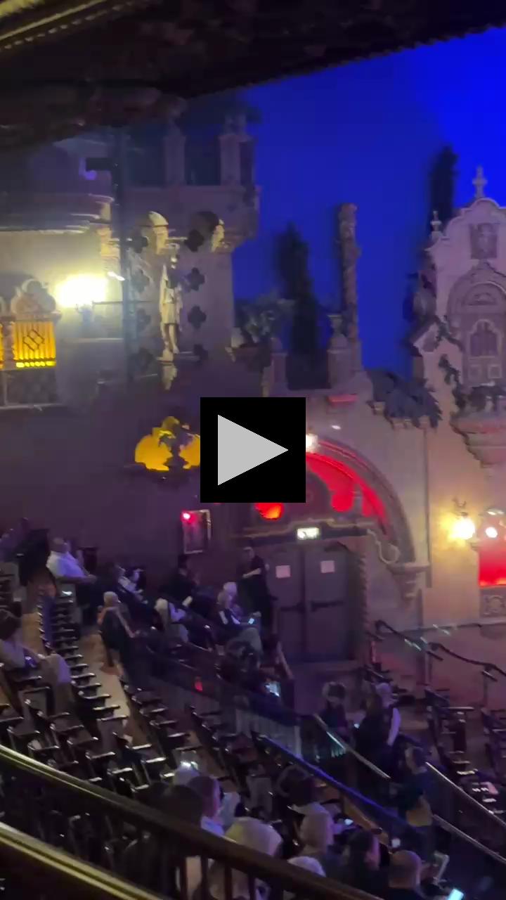 What Unique Features Do You See In the Majestic Theatre?