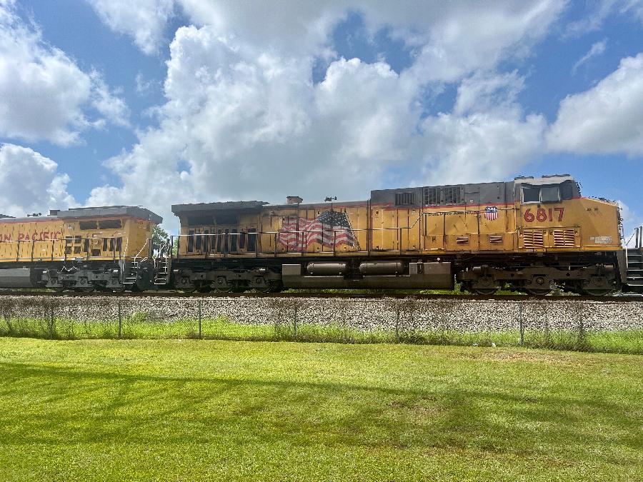 Union Pacific 6817 Stops in Kilgore, Texas