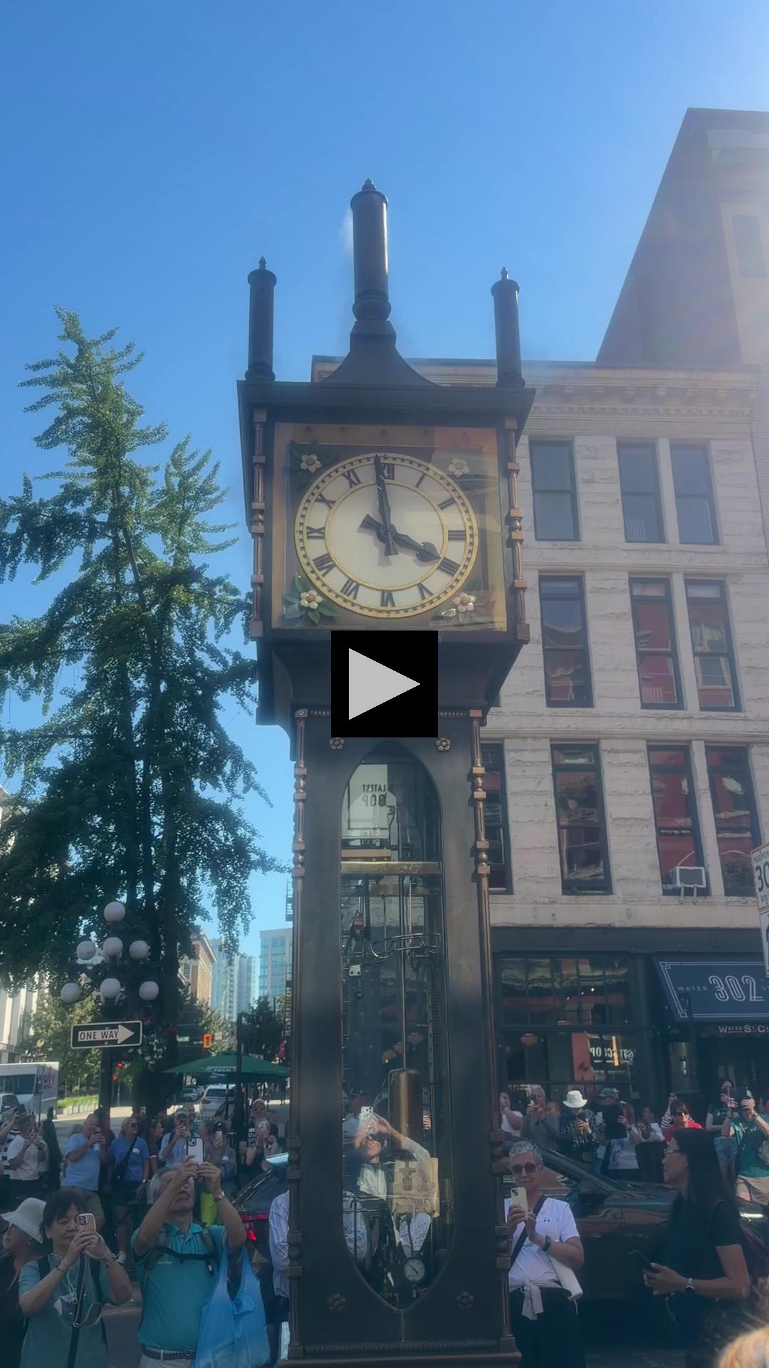 Watching the Minutes Fade Away at the Gastown Steam Clock