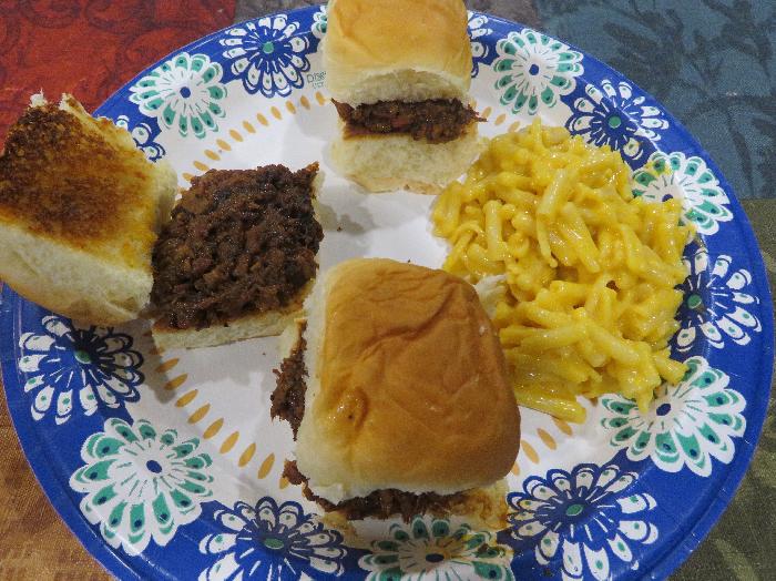 BBQ Brisket Sliders with Macaroni and Cheese